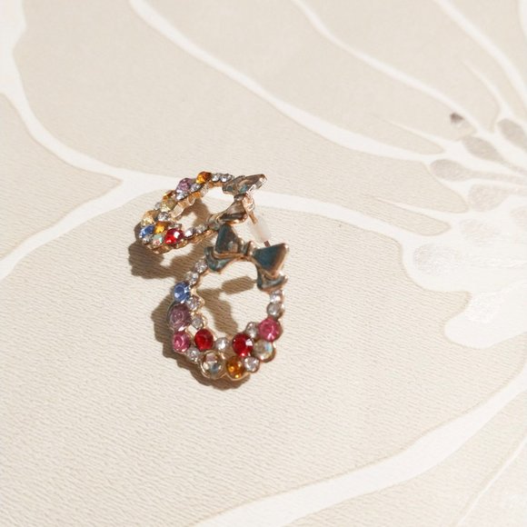 Pre-Loved Super Cute Bow rhinestone earrings - Picture 3 of 3